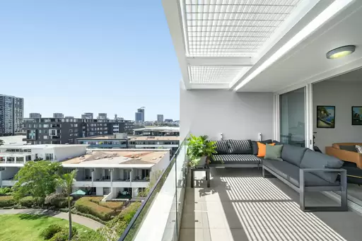 865/3 Baywater Drive, Wentworth Point Sold by Chidiac Realty