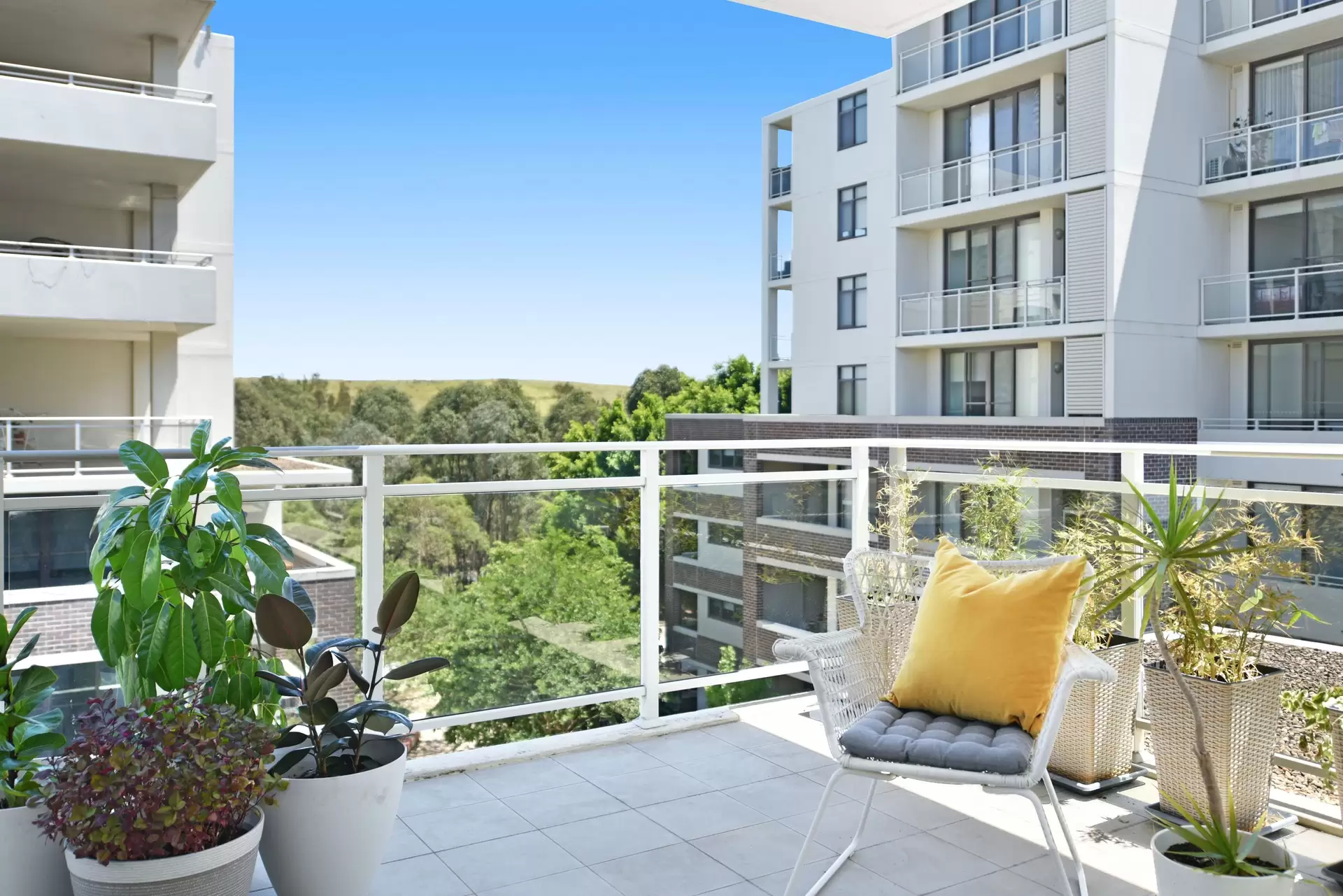522/45 Amalfi Drive, Wentworth Point Sold by Chidiac Realty - image 1