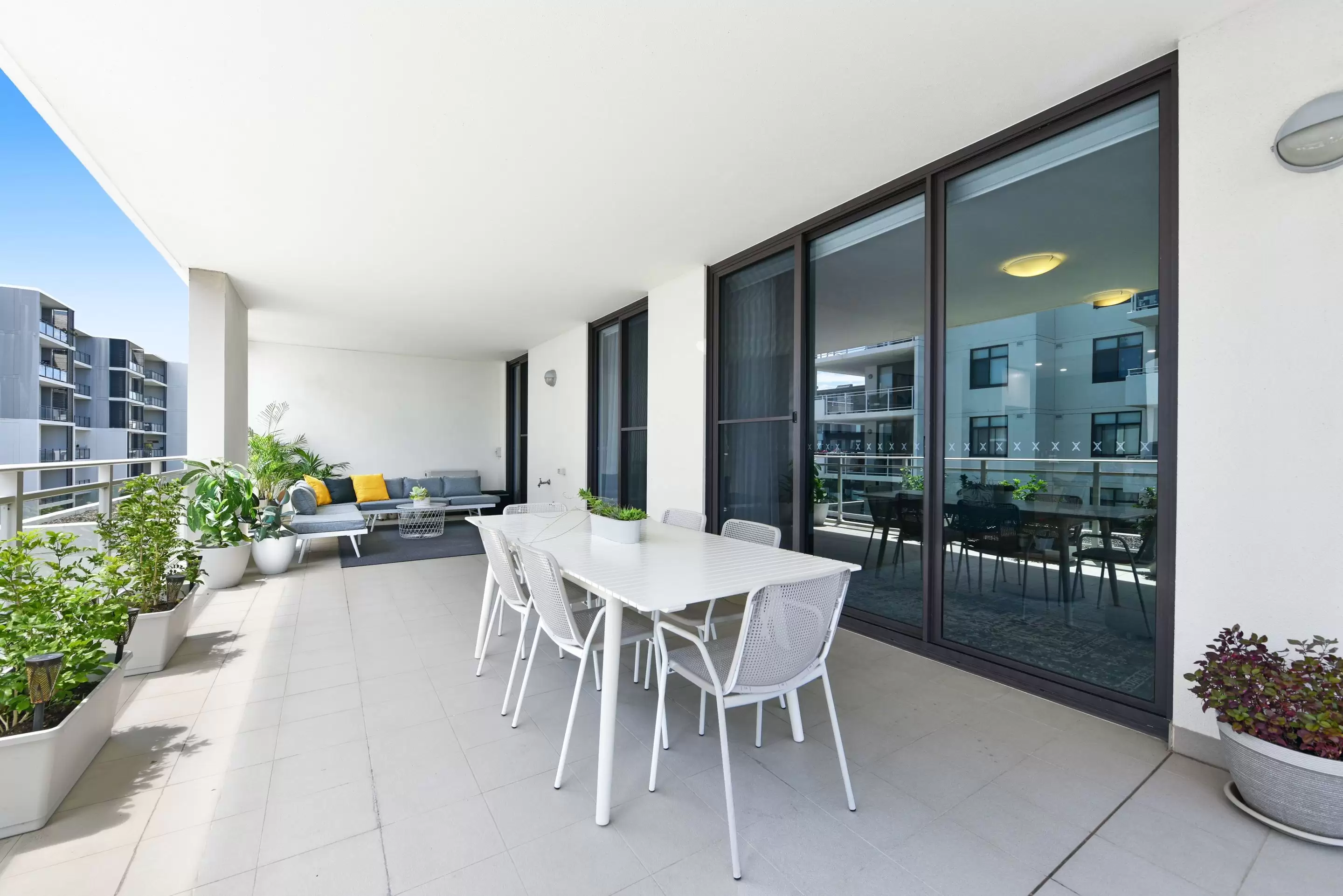 522/45 Amalfi Drive, Wentworth Point Sold by Chidiac Realty - image 2