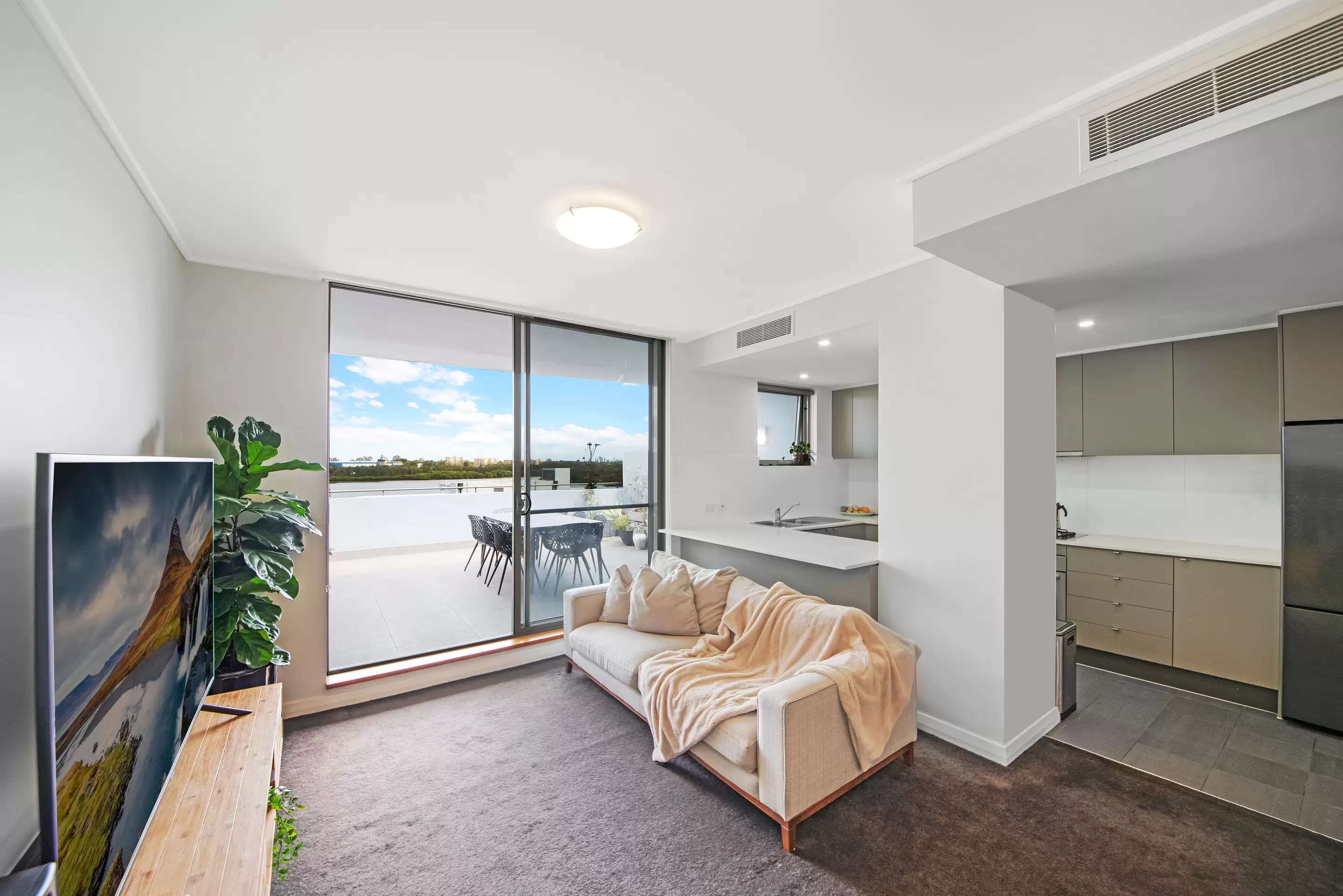 617/16 Marine Parade, Wentworth Point Sold by Chidiac Realty - image 3