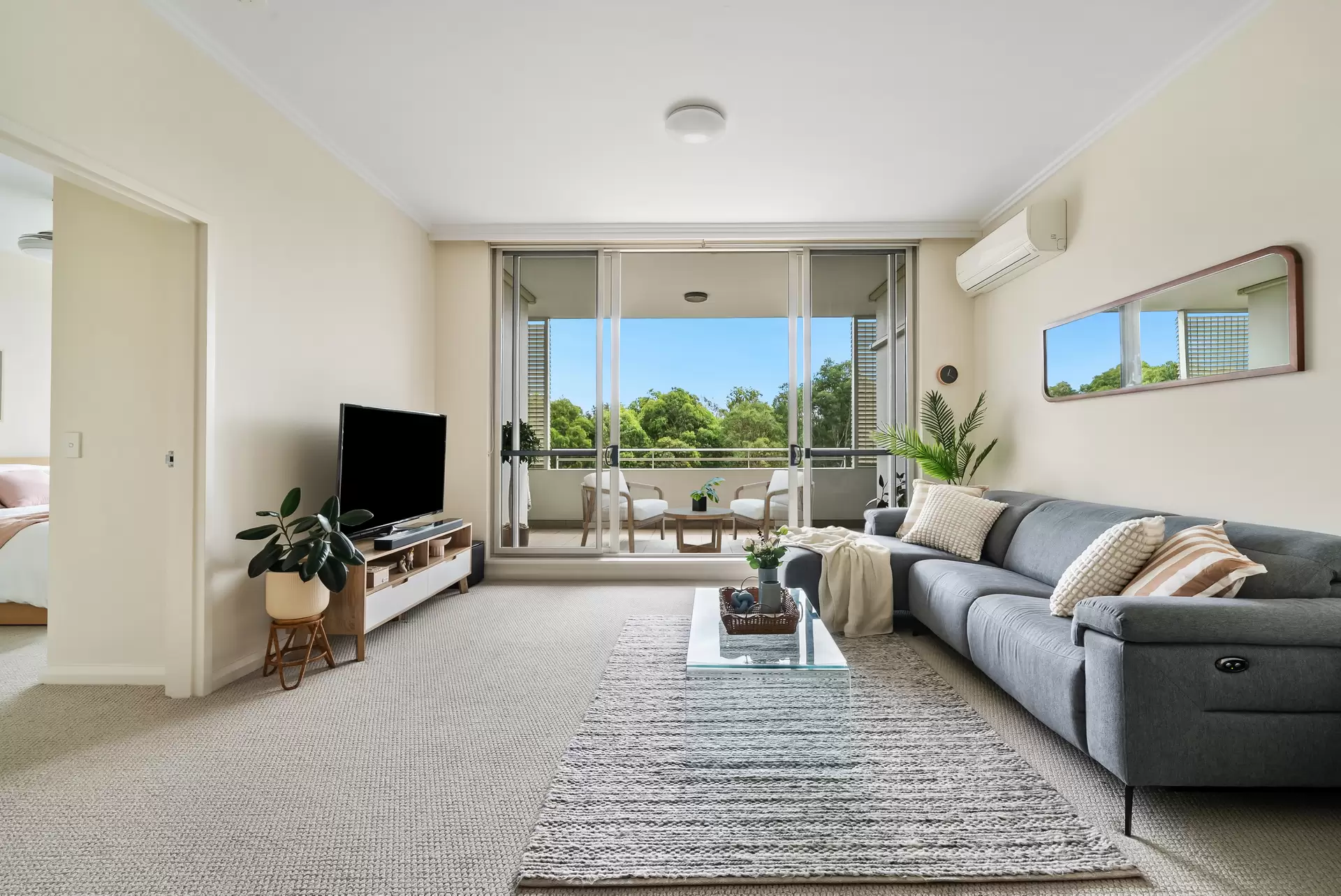 581/33 Hill Road, Wentworth Point Sold by Chidiac Realty - image 1