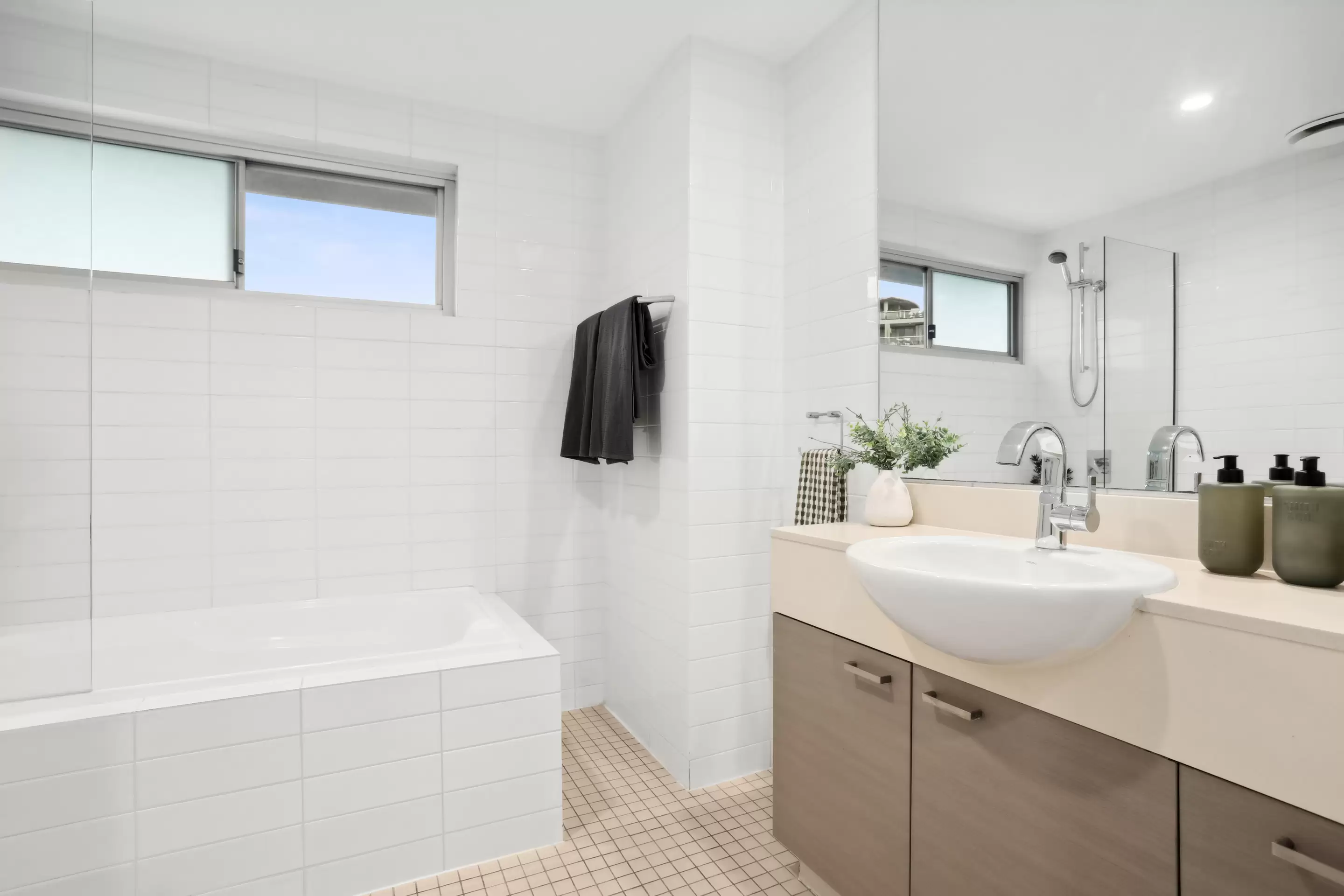 226/25 Bennelong Parkway, Wentworth Point Leased by Chidiac Realty - image 4