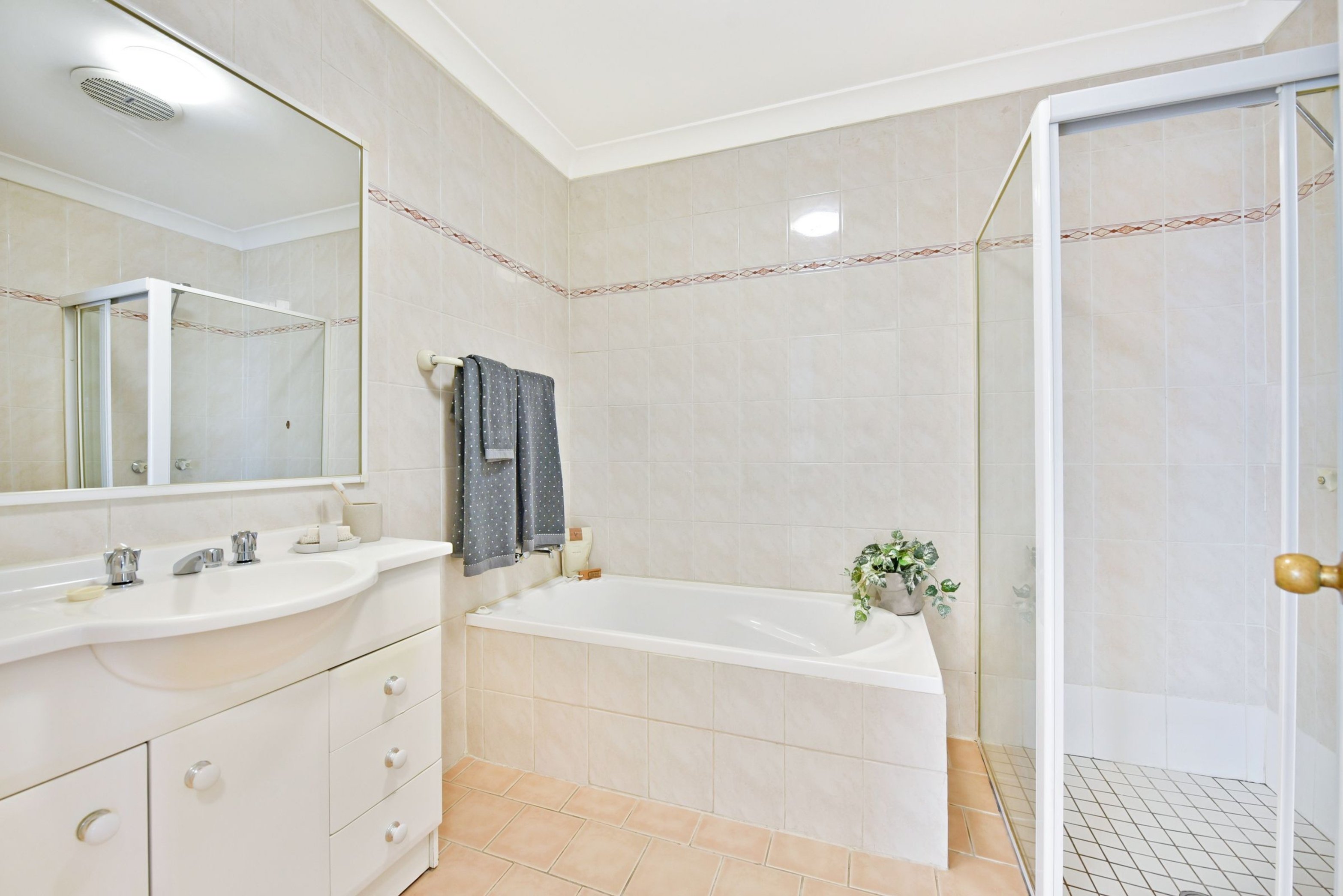 4B/24 Jersey Road, South Wentworthville Sold by Chidiac Realty - image 7