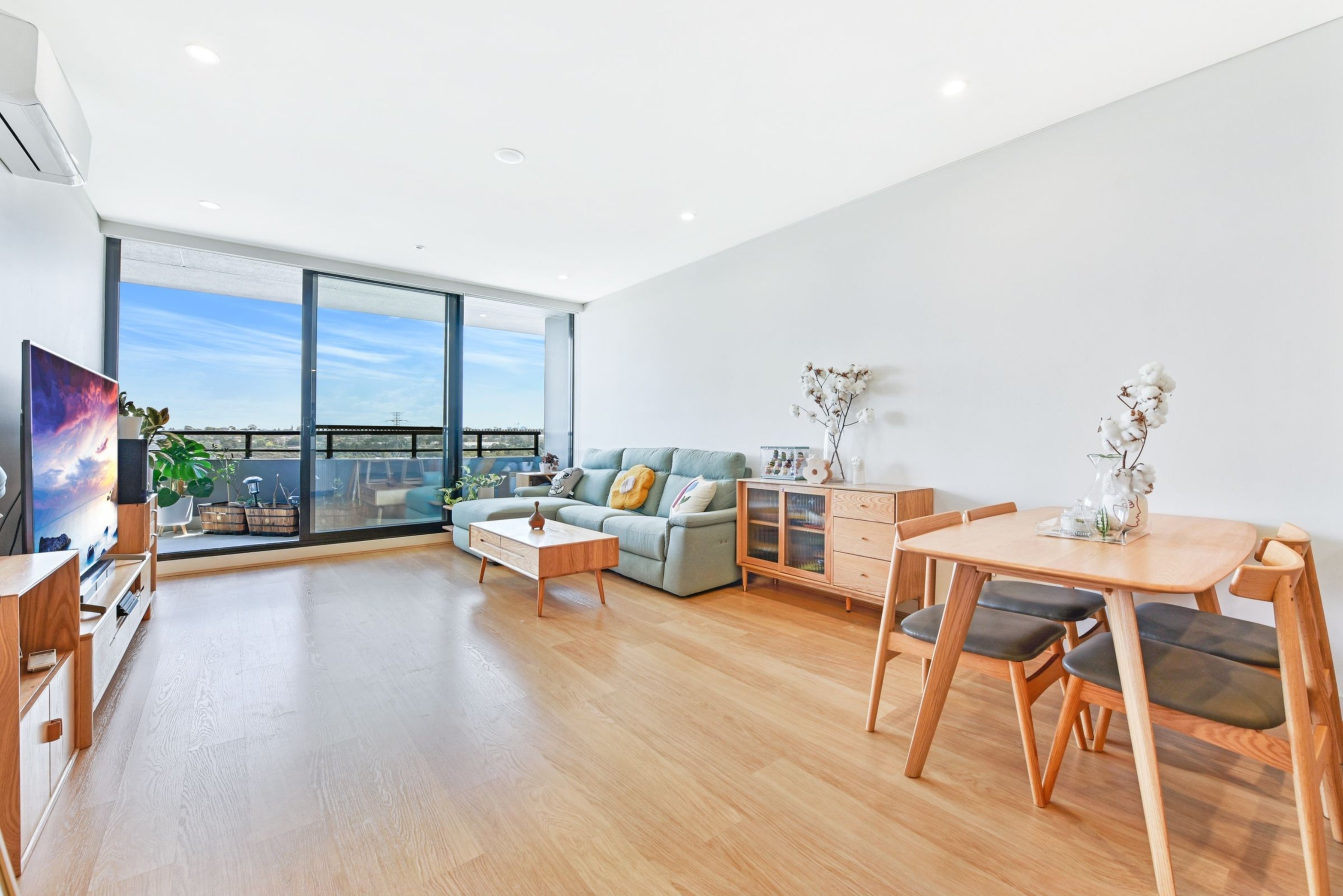 825/8 Lapwing St, Wentworth Point Sold by Chidiac Realty - image 1